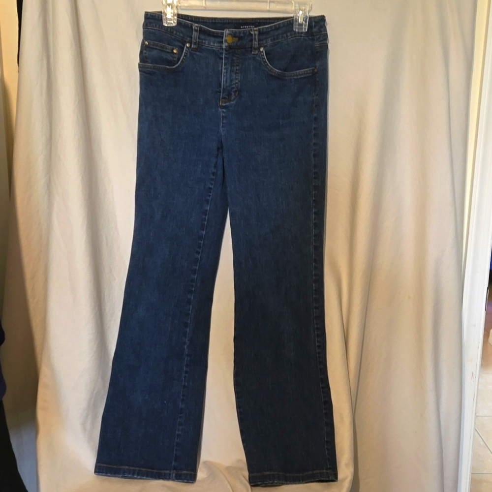 Jones New York Signature cropped jeans.